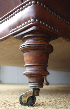 Leather Chaise Longue